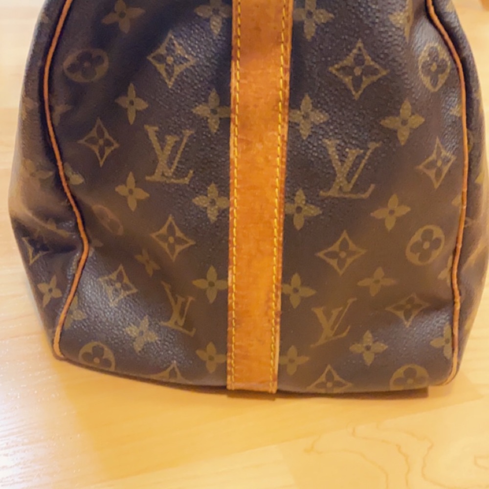 EUC Louis Vuitton Sac Duffle Bag 35 & comes with strap. - Picture 3 of 12
